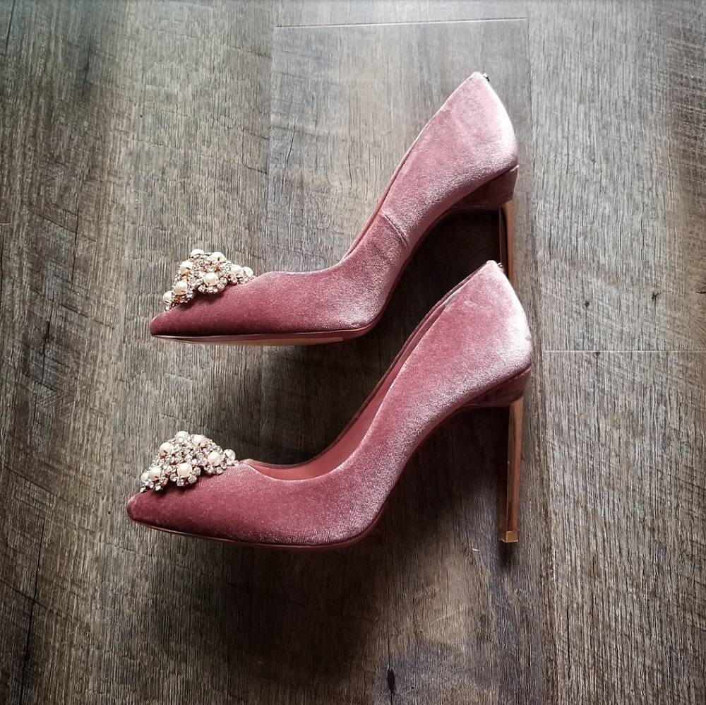 🚫SOLD🚫NEW TED BAKER JEWELED VELVET PUMPS - Picture 6 of 8